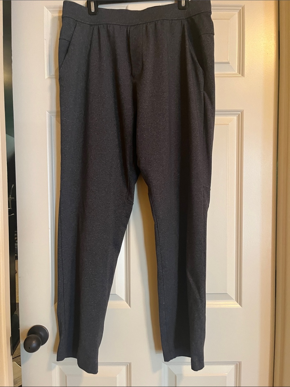 Lululemon Men's Discipline Pant in the color Heathered Black Size XL
